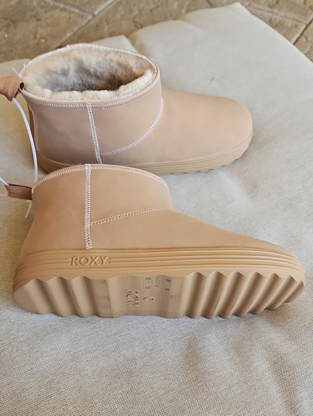 ROXY Tan Slip-on Faux Suede Sherpa Lined Ankle Height Boot Bootie Size 8